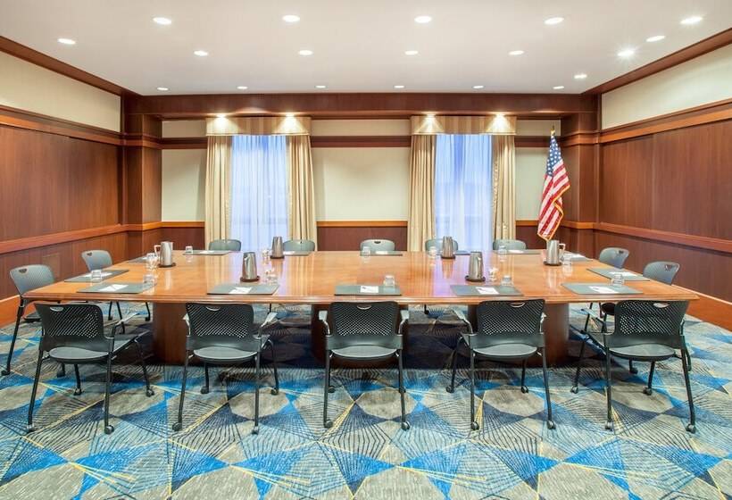 هتل Crowne Plaza Springfield Convention Center, An Ihg