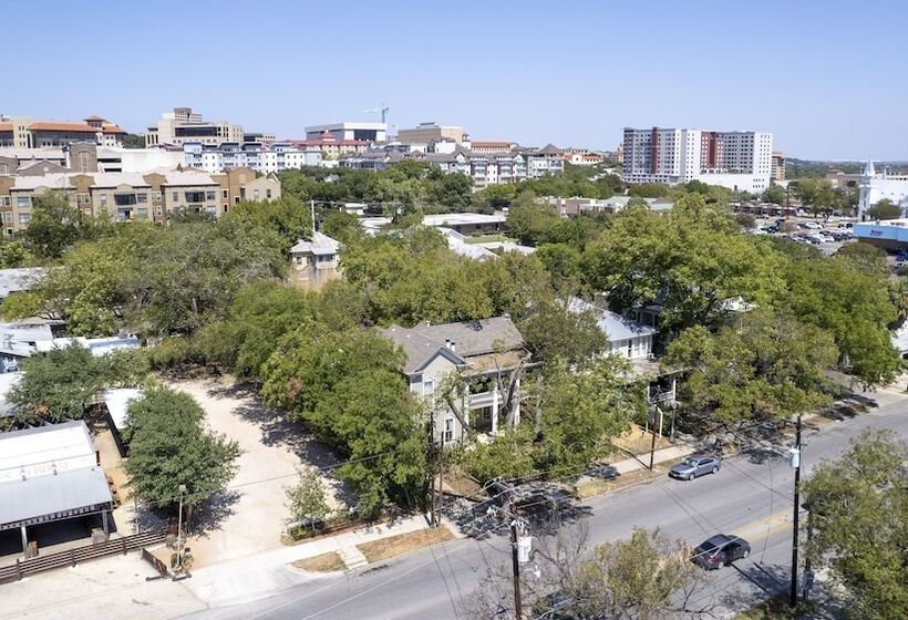 בית מלון כפרי The Crystal River Inn