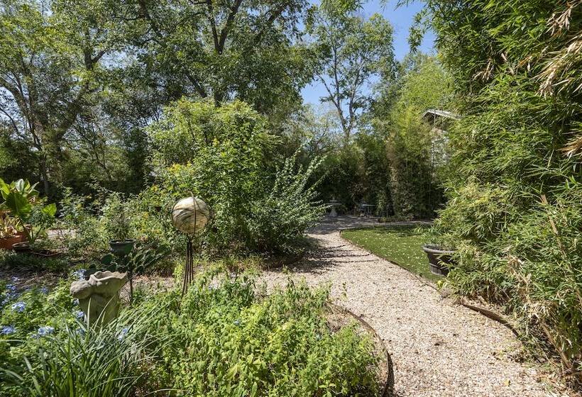 בית מלון כפרי The Crystal River Inn