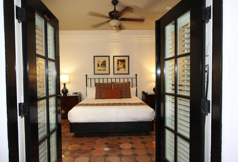 فندق Cypress Inn