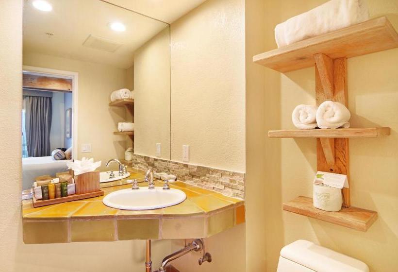 בית מלון כפרי Cypress Inn On Miramar Beach