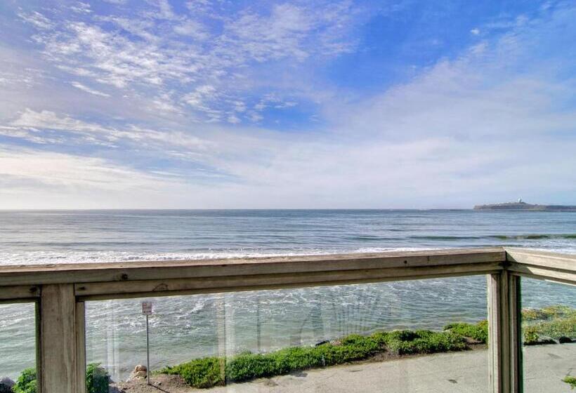 בית מלון כפרי Cypress Inn On Miramar Beach