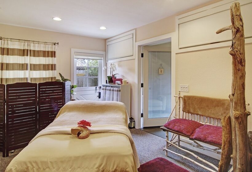 בית מלון כפרי Cypress Inn On Miramar Beach