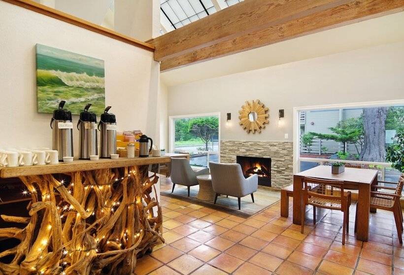 בית מלון כפרי Cypress Inn On Miramar Beach