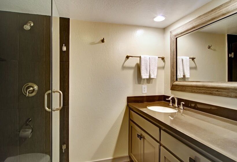 בית מלון כפרי Cypress Inn On Miramar Beach