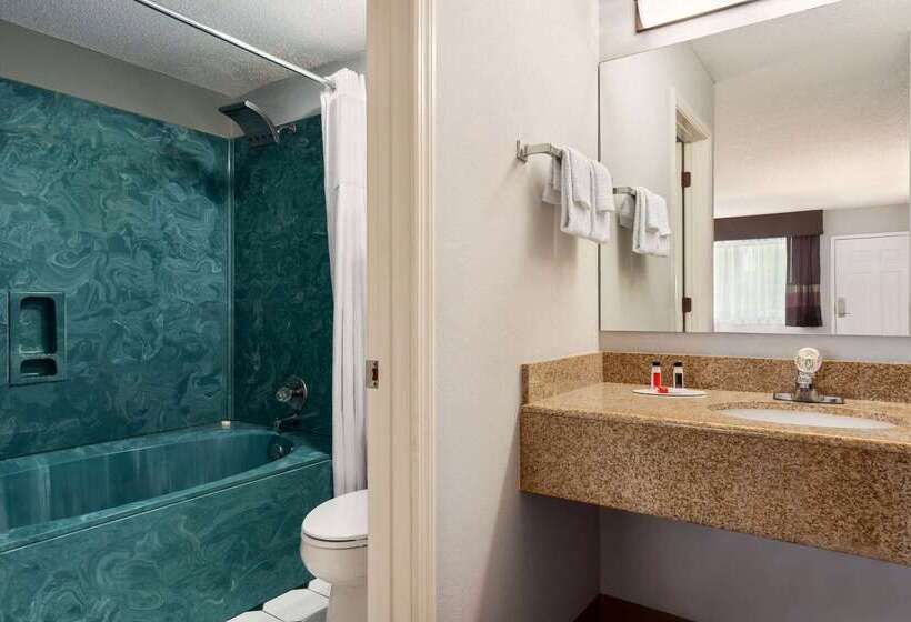 Отель Days Inn By Wyndham Anderson