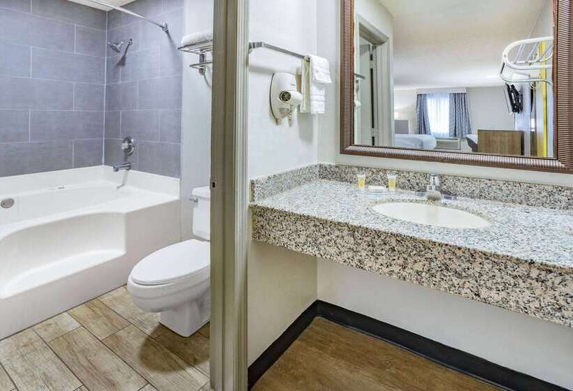 Отель Days Inn By Wyndham Barnwell