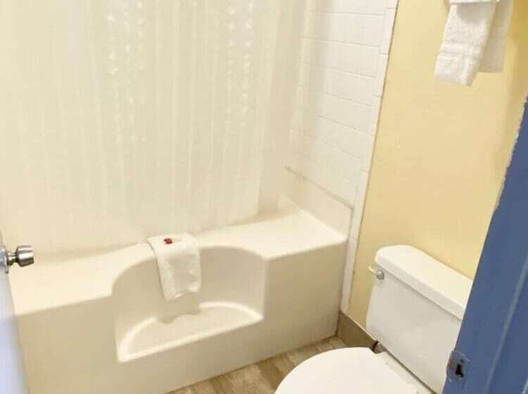 Отель Days Inn By Wyndham Barnwell