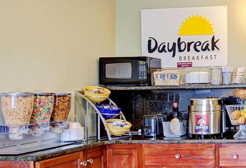 בית מלון כפרי Days Inn By Wyndham Clarksville Tn