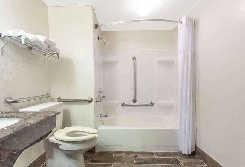 هتل Days Inn By Wyndham Fond Du Lac