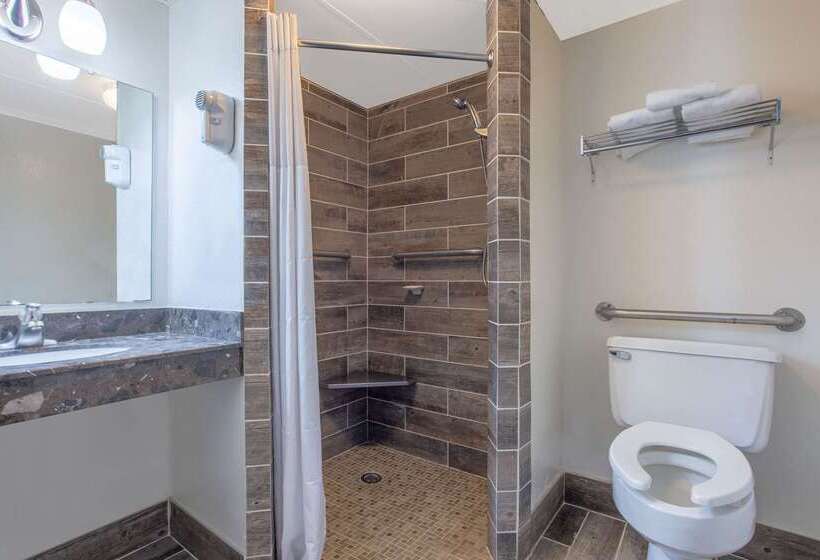 هتل Days Inn By Wyndham Fond Du Lac