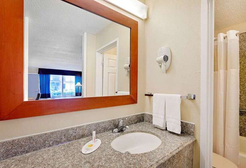 هتل Days Inn By Wyndham Lafayette Near Lafayette Airport