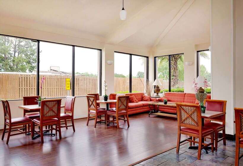 هتل Days Inn By Wyndham Lafayette Near Lafayette Airport