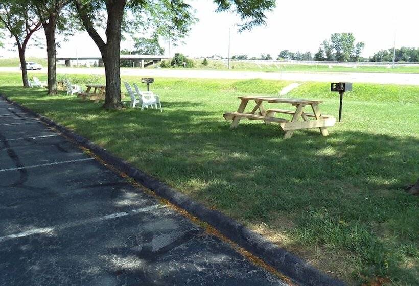 هتل Days Inn By Wyndham Maumee/toledo