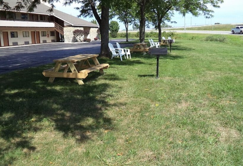 هتل Days Inn By Wyndham Maumee/toledo