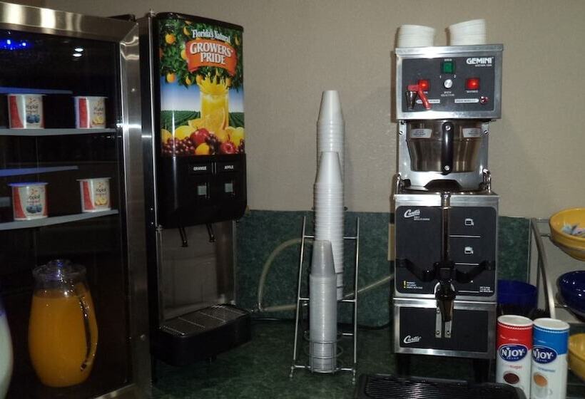 هتل Days Inn By Wyndham Maumee/toledo