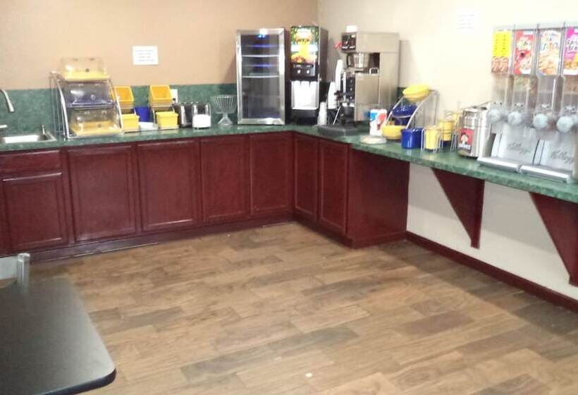 هتل Days Inn By Wyndham Maumee/toledo