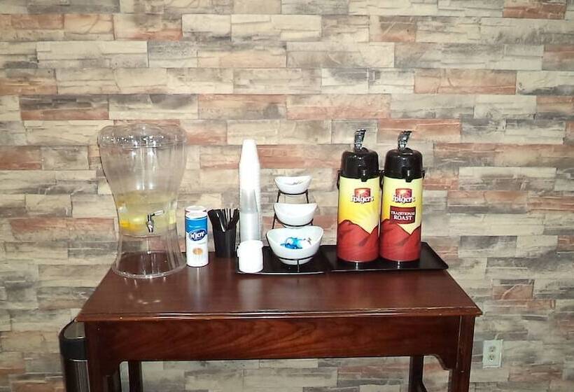 هتل Days Inn By Wyndham Maumee/toledo