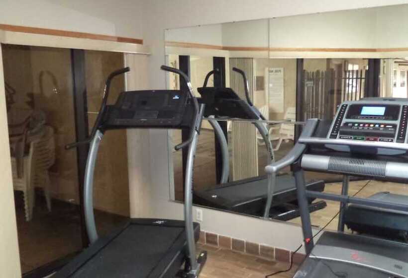 هتل Days Inn By Wyndham Maumee/toledo