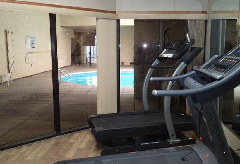 هتل Days Inn By Wyndham Maumee/toledo