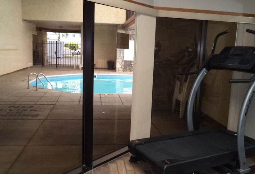 هتل Days Inn By Wyndham Maumee/toledo