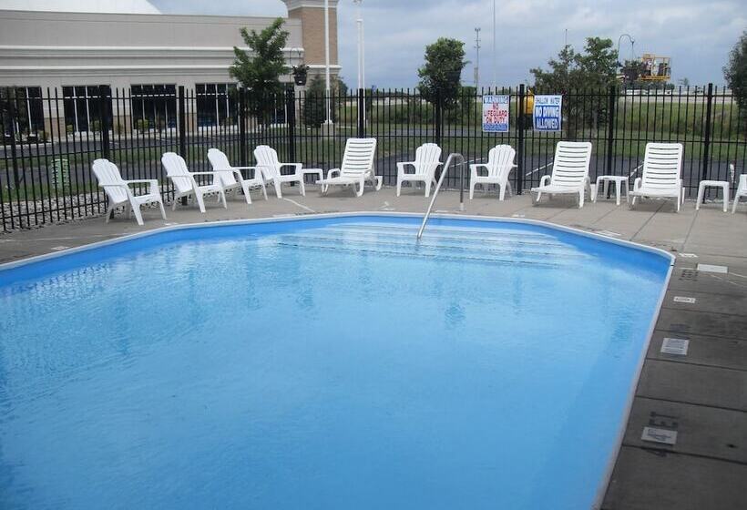 هتل Days Inn By Wyndham Maumee/toledo