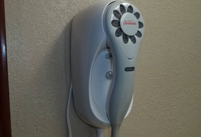 هتل Days Inn By Wyndham Maumee/toledo