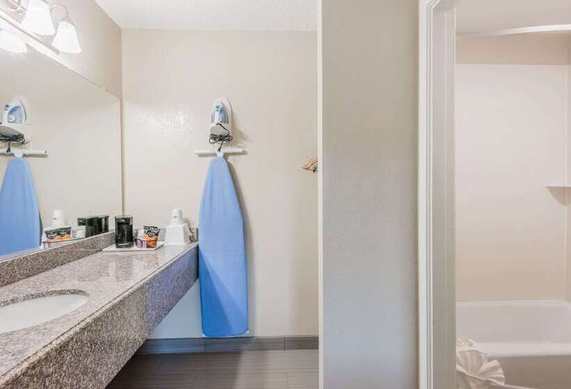 בית מלון כפרי Days Inn By Wyndham San Marcos