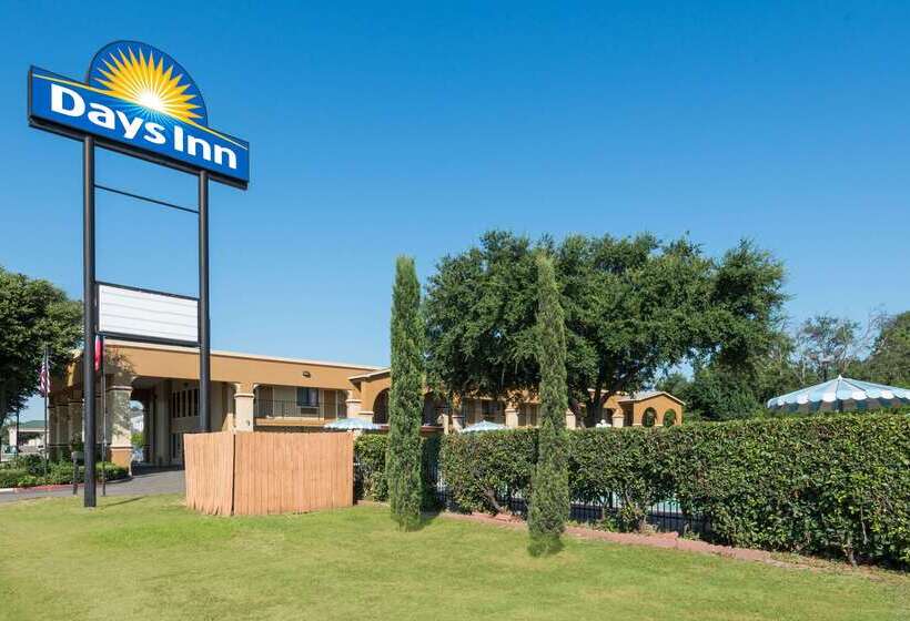 בית מלון כפרי Days Inn By Wyndham San Marcos