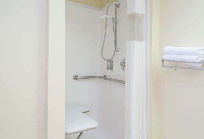 호텔 Days Inn By Wyndham Sanford