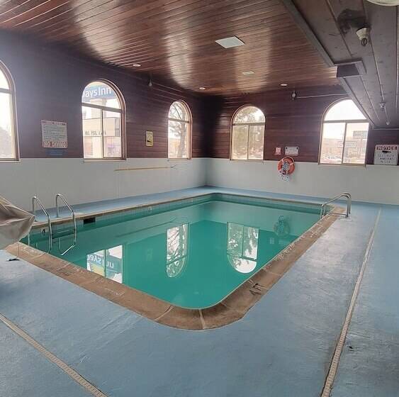 Отель Days Inn By Wyndham Sheridan