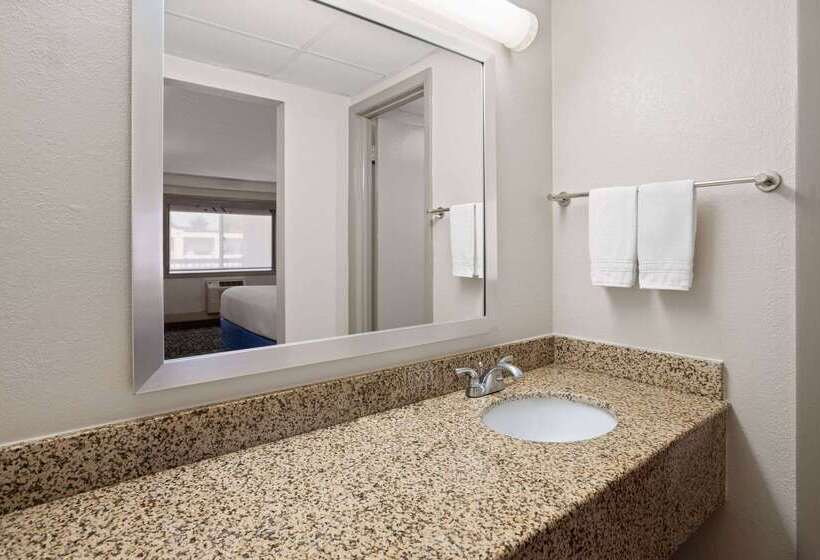 فندق Days Inn By Wyndham Tonawanda/buffalo