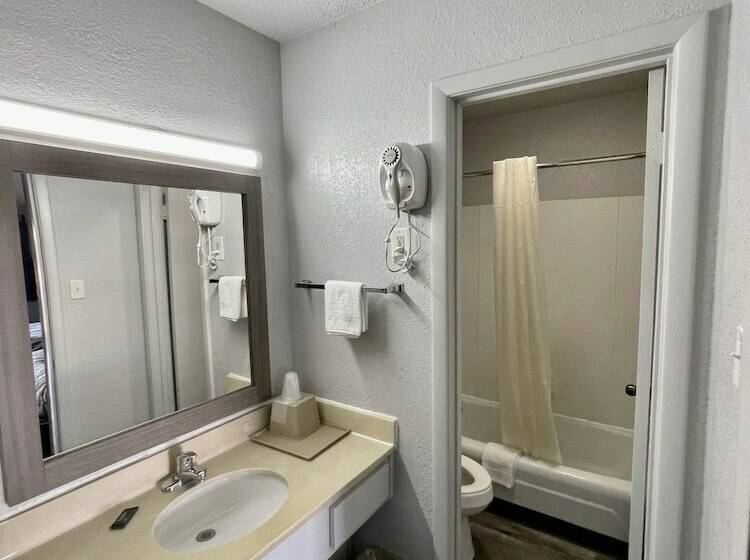 فندق Delux Inn Cleburne