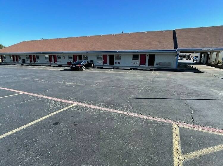 فندق Delux Inn Cleburne