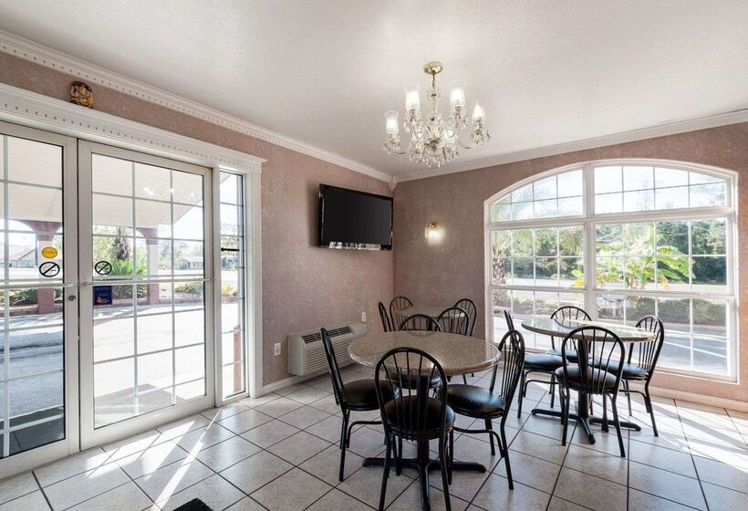 Отель Econo Lodge Jasper