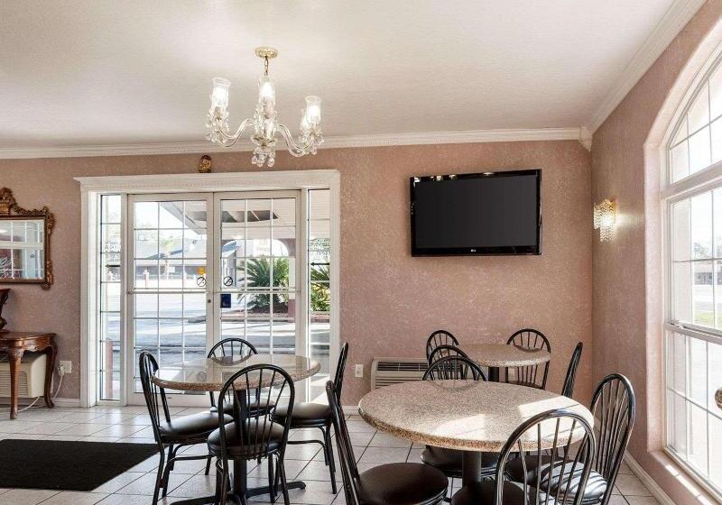 Отель Econo Lodge Jasper