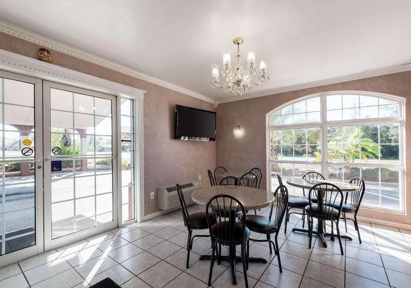 Отель Econo Lodge Jasper