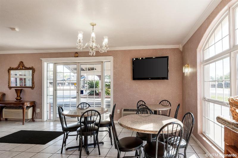 Отель Econo Lodge Jasper