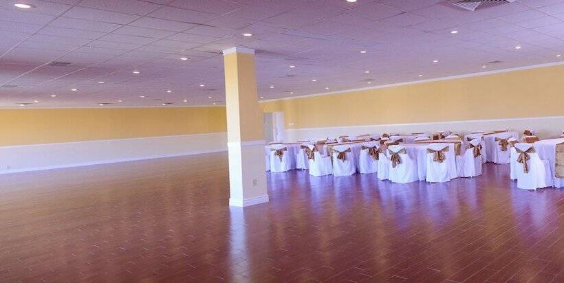 ホテル Express Inn & Suites