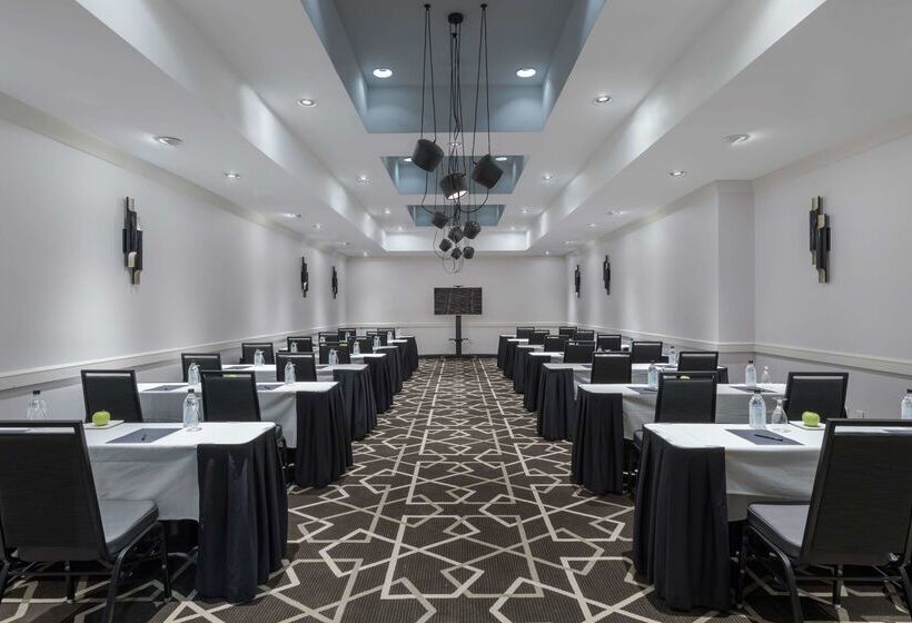 ホテル Hilton Boston/ Woburn