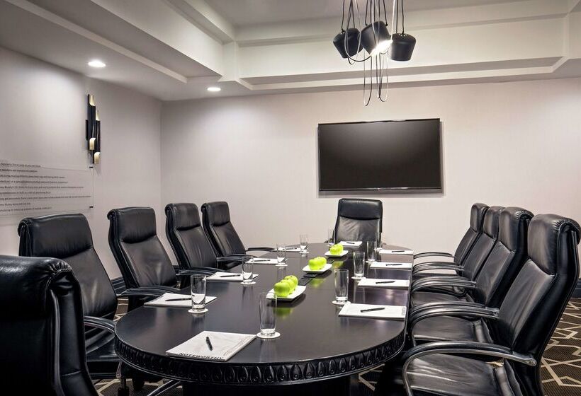 ホテル Hilton Boston/ Woburn