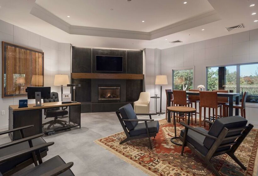 هتل Hilton Boston/ Woburn
