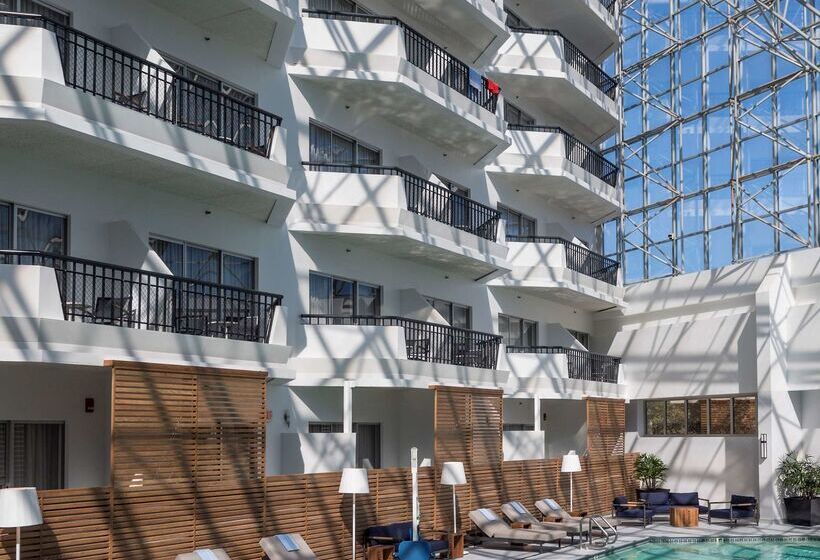 ホテル Hilton Boston/ Woburn