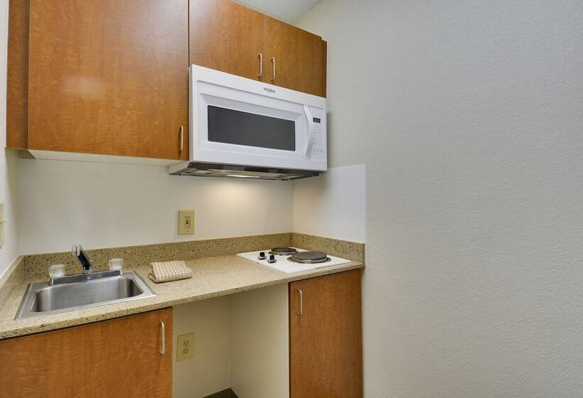 호텔 Hometowne Studios By Red Roof Austin