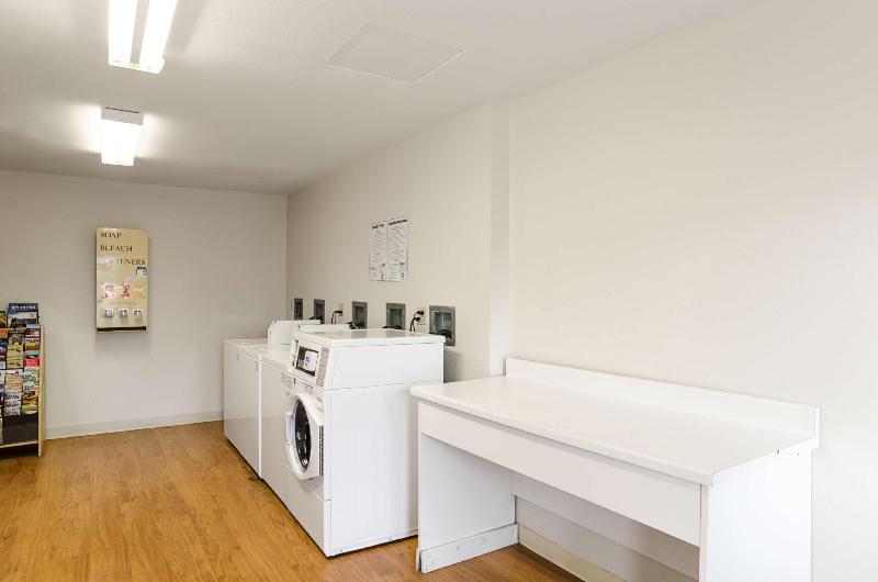 فندق Hometowne Studios By Red Roof Denver Glendale/ Cherry Creek