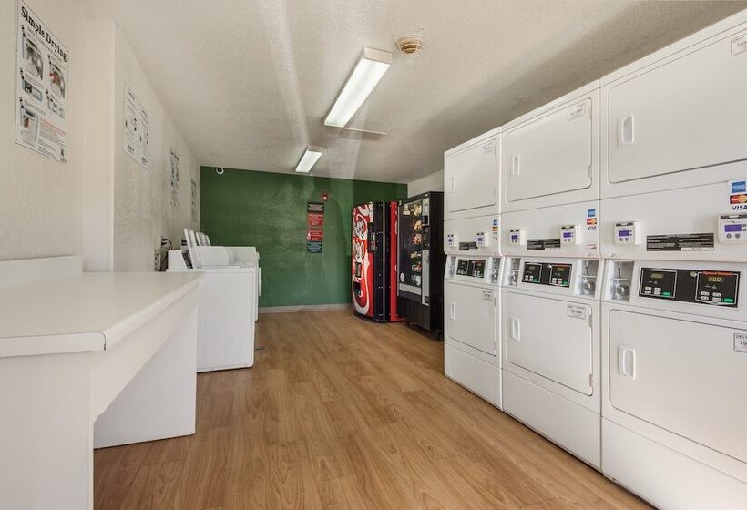 فندق Hometowne Studios By Red Roof Dallas   Mesquite