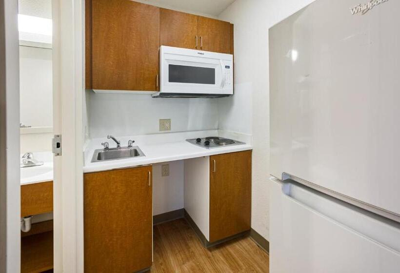 בית מלון כפרי Hometowne Studios By Red Roof Detroit   Livonia