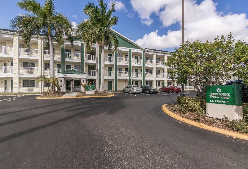 ホテル Hometowne Studios By Red Roof Fort Lauderdale