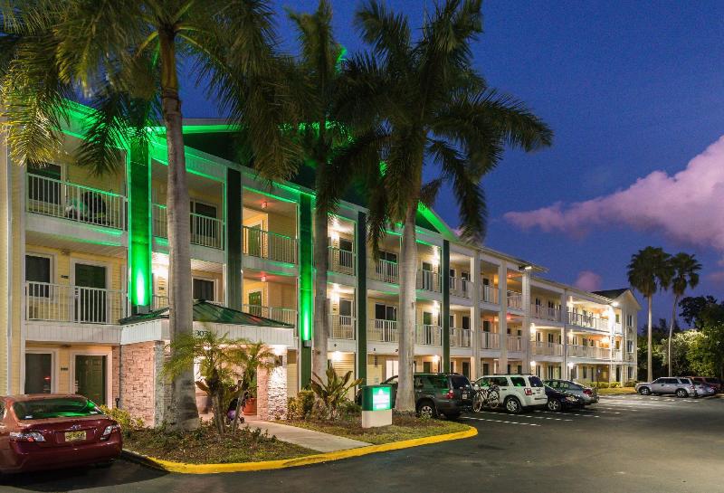 ホテル Hometowne Studios By Red Roof Fort Lauderdale