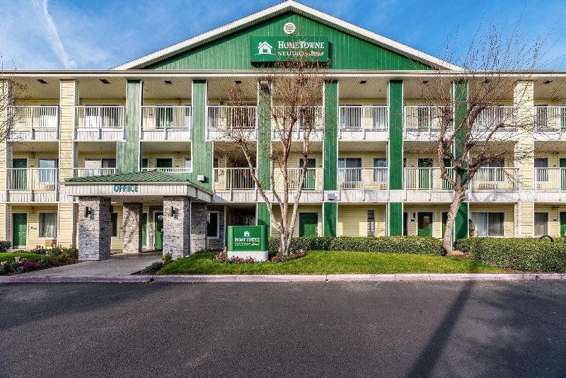 호텔 Hometowne Studios By Red Roof Fresno   West